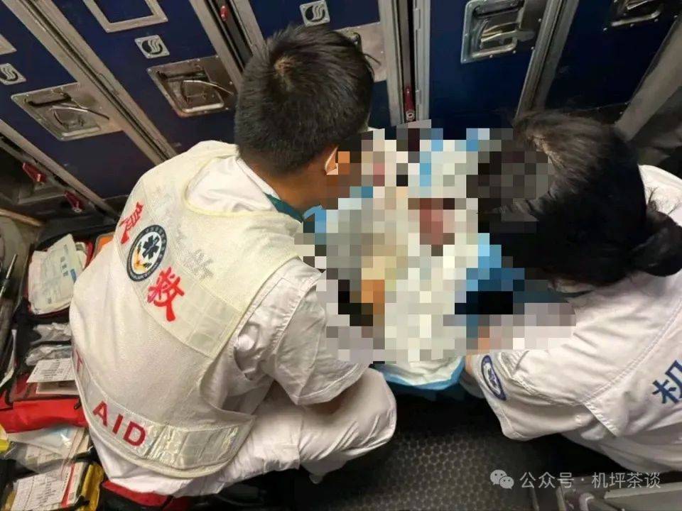 航班起飛前16歲獨(dú)行女孩產(chǎn)下嬰兒？機(jī)場(chǎng)人員急救送醫(yī)，多方回應(yīng)