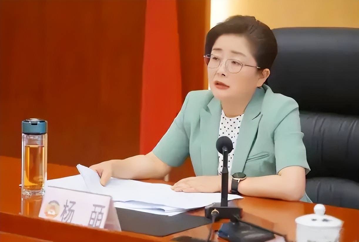 曾任昆明市副市長的她，主動(dòng)投案