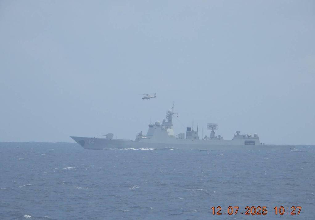 菲軍纏上815電偵船，中國海軍052D艦鎮(zhèn)場，我們目標是英美日航母