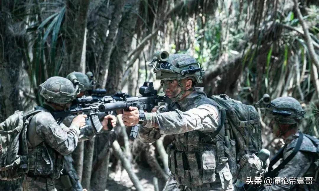 中國特種兵新裝備摸禿美軍，網(wǎng)友：你跟我說這是解放軍？