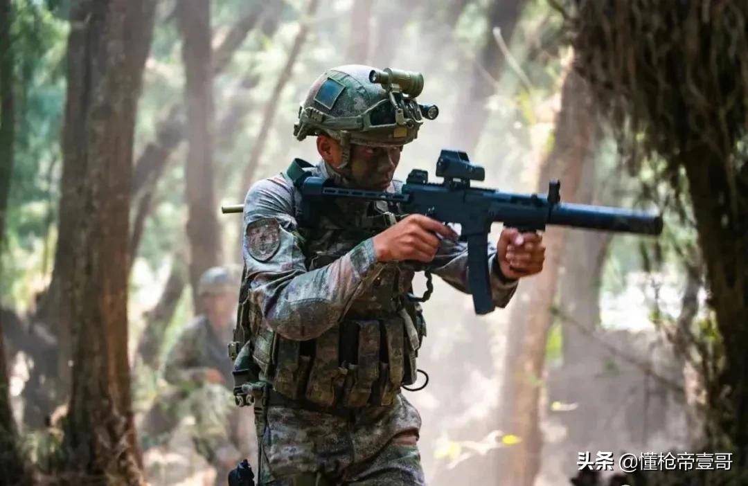 中國特種兵新裝備摸禿美軍，網(wǎng)友：你跟我說這是解放軍？
