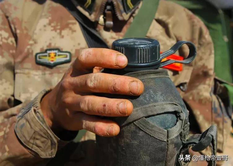 中國特種兵新裝備摸禿美軍，網(wǎng)友：你跟我說這是解放軍？