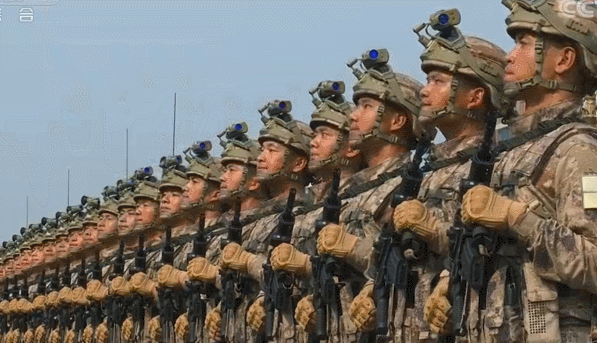 中國特種兵新裝備摸禿美軍，網(wǎng)友：你跟我說這是解放軍？