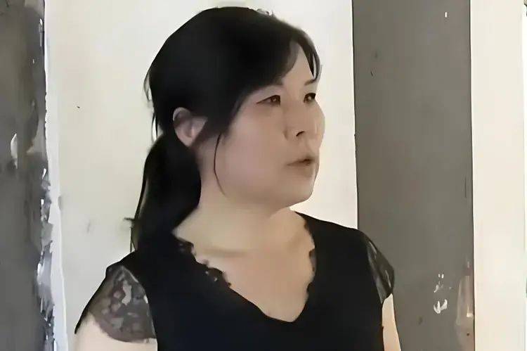 湖南55歲巨嬰女子因太漂亮，沒上過一天班，顏值曝光后網(wǎng)友唏噓