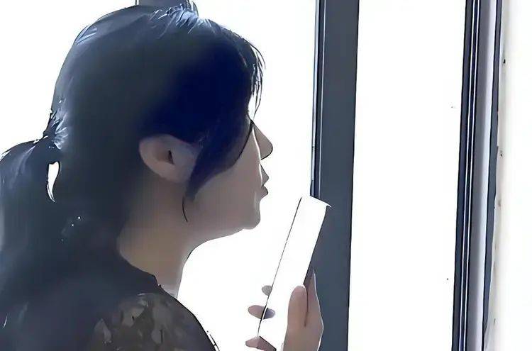湖南55歲巨嬰女子因太漂亮，沒上過一天班，顏值曝光后網(wǎng)友唏噓