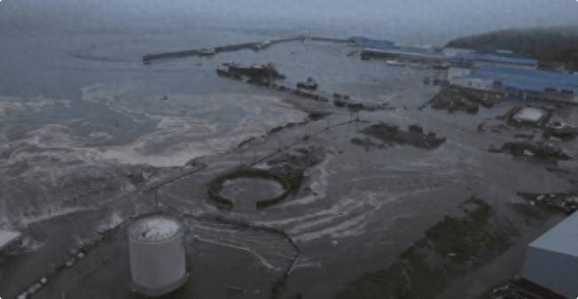 海軍基地遇上大地震，港內(nèi)全是新核潛艇，損壞一艘都能讓俄軍心疼