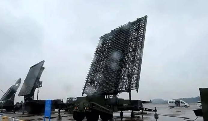 殲10C雷達(dá)遭到干擾，迅速請(qǐng)求空警500支援，霹靂15在最后時(shí)刻緊緊鎖定殲20