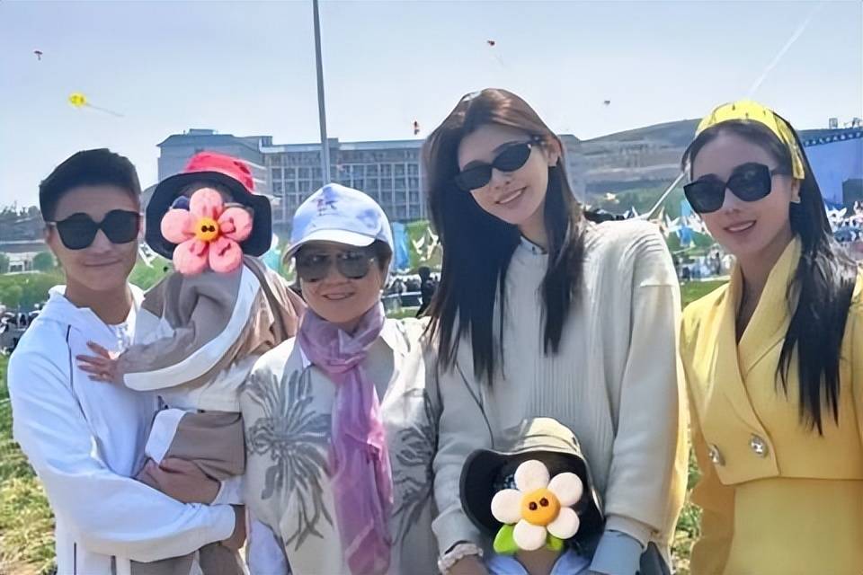 考古|何猷君五年3次辟謠私生子傳聞，親妹妹也卷入風波，本尊：這瓜連我也不懂