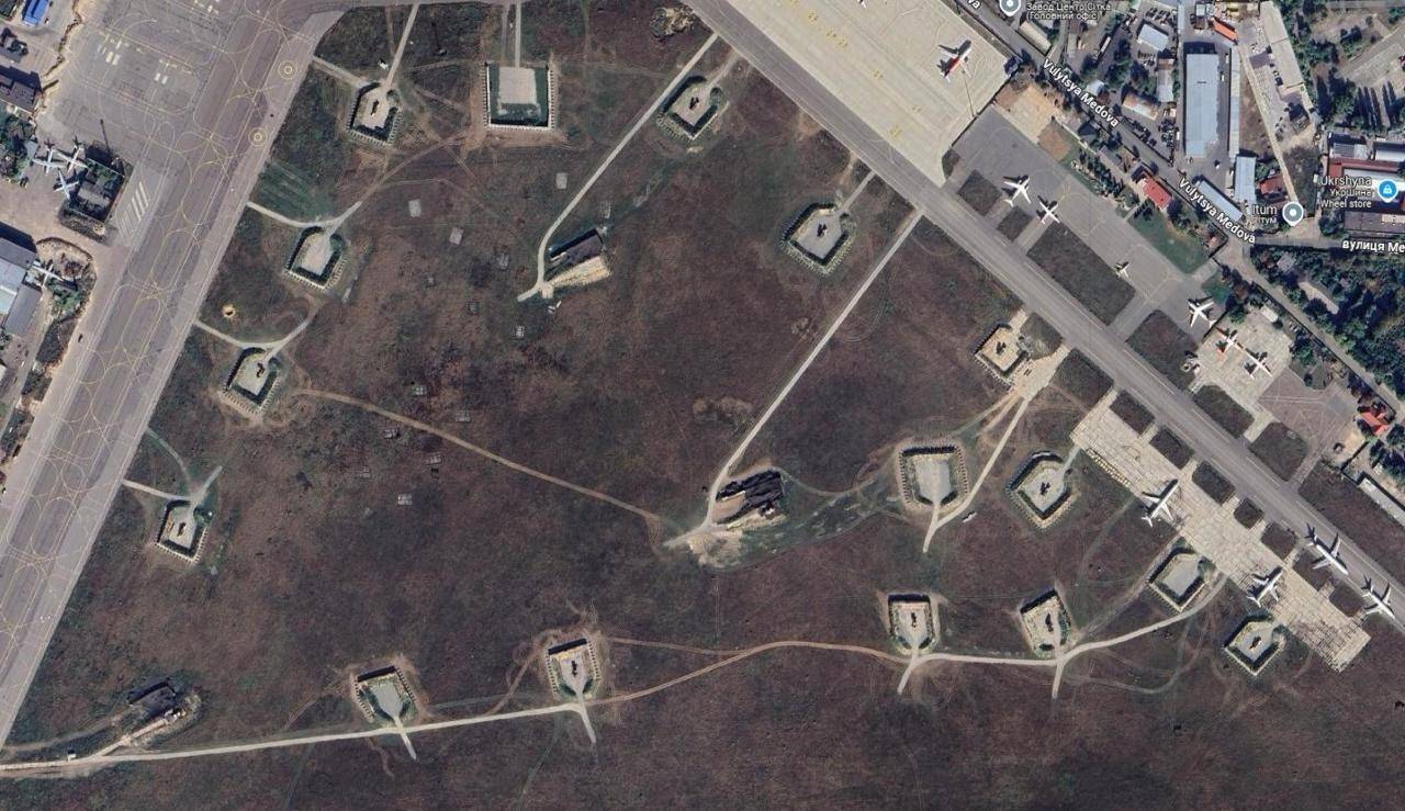 13發(fā)13中！烏軍戰(zhàn)略機(jī)場劇烈爆炸，炸出小太陽，美國這次損失大了