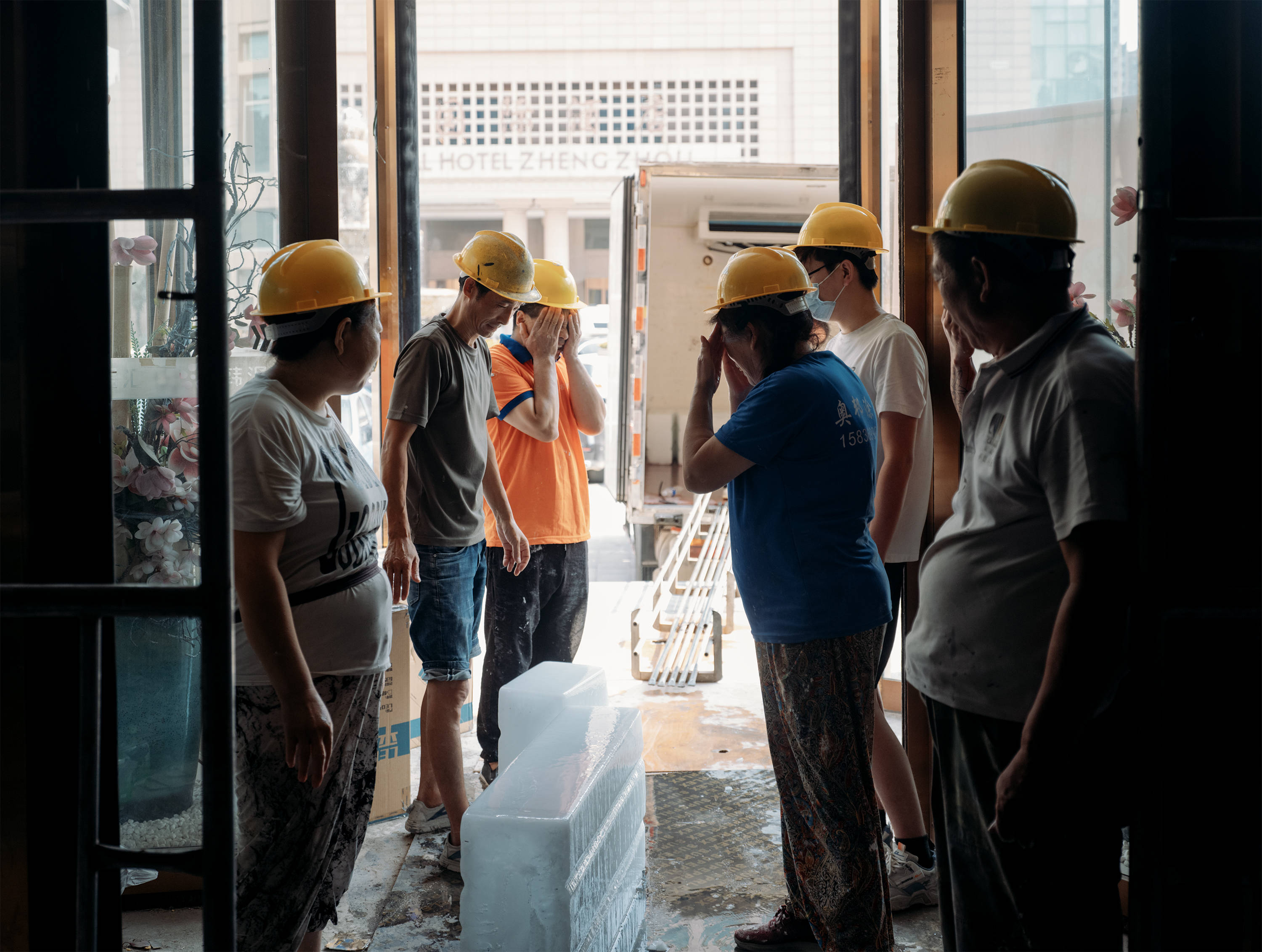 建筑工地申請(qǐng)不到6塊冰 59歲工人中暑失業(yè)