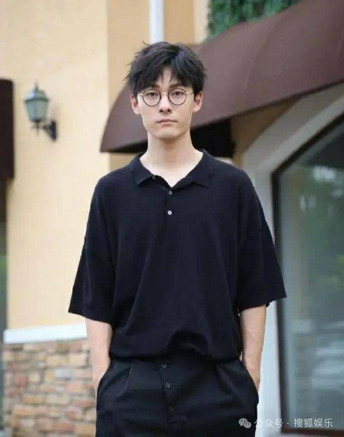 離婚三年又被拍到親密逛超市，他倆這是純帶娃還是真復(fù)合了？