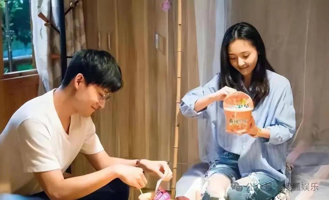 離婚三年又被拍到親密逛超市，他倆這是純帶娃還是真復(fù)合了？