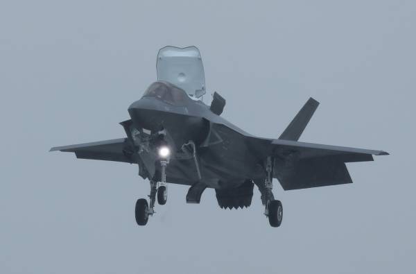 日本首批F-35B從美國飛回，戰(zhàn)后首次擁有艦載戰(zhàn)斗機(jī)