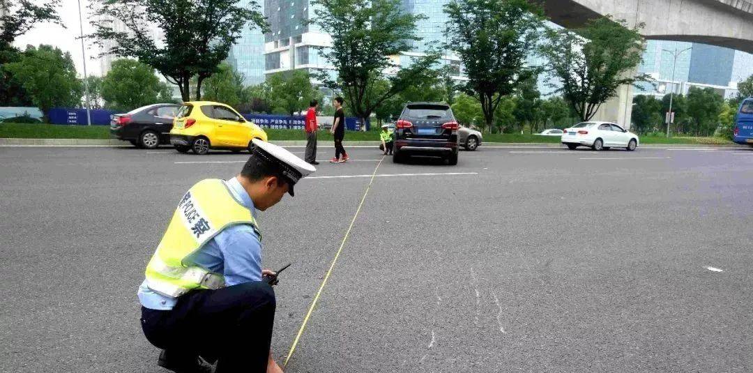 “剛走出去不到一分鐘就出事”，一家五口1死4傷！家屬最新發(fā)聲