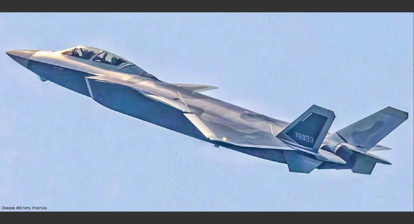300公里極限打擊！解放軍霹靂-16震撼亮相，殲-20戰(zhàn)機(jī)火力大幅增強(qiáng)