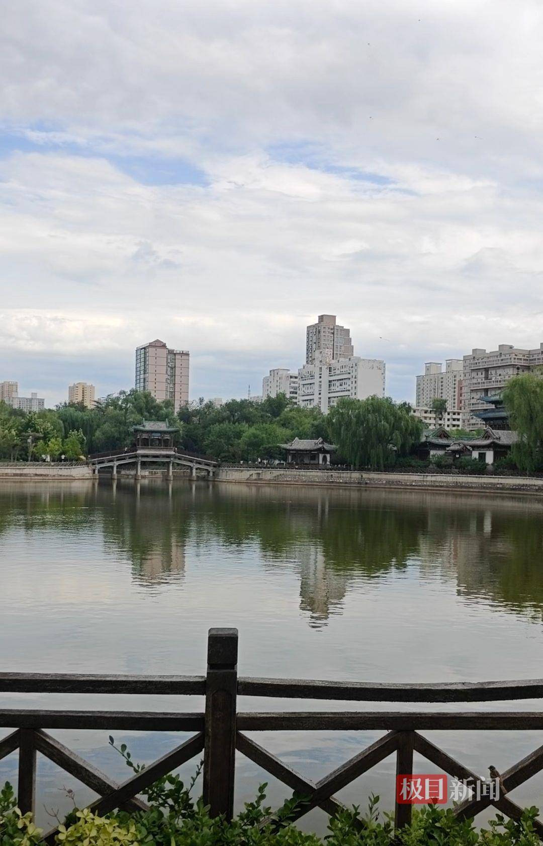 太原一公園為游客打撈手機(jī)時意外發(fā)現(xiàn)100多發(fā)步槍子彈，警方介入調(diào)查