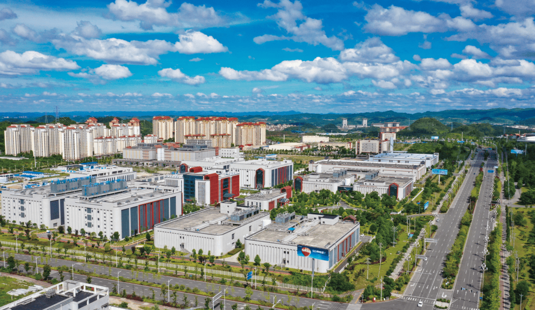 貴州省委常委、貴陽市委書記胡忠雄：統(tǒng)籌發(fā)展和安全 做強做優(yōu)數(shù)字經(jīng)濟