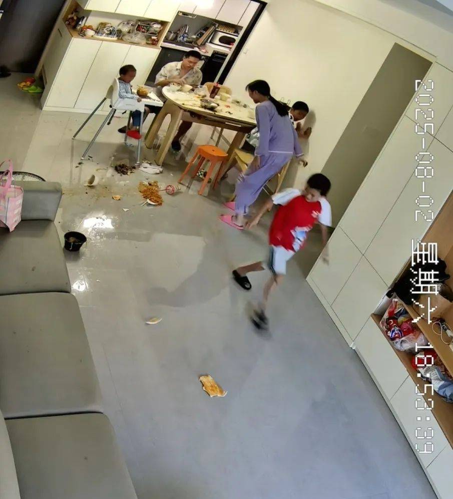 男子沒吃到雞蛋念叨致妻子崩潰摔碗！多地否認事發(fā)地，網(wǎng)友疑起號
