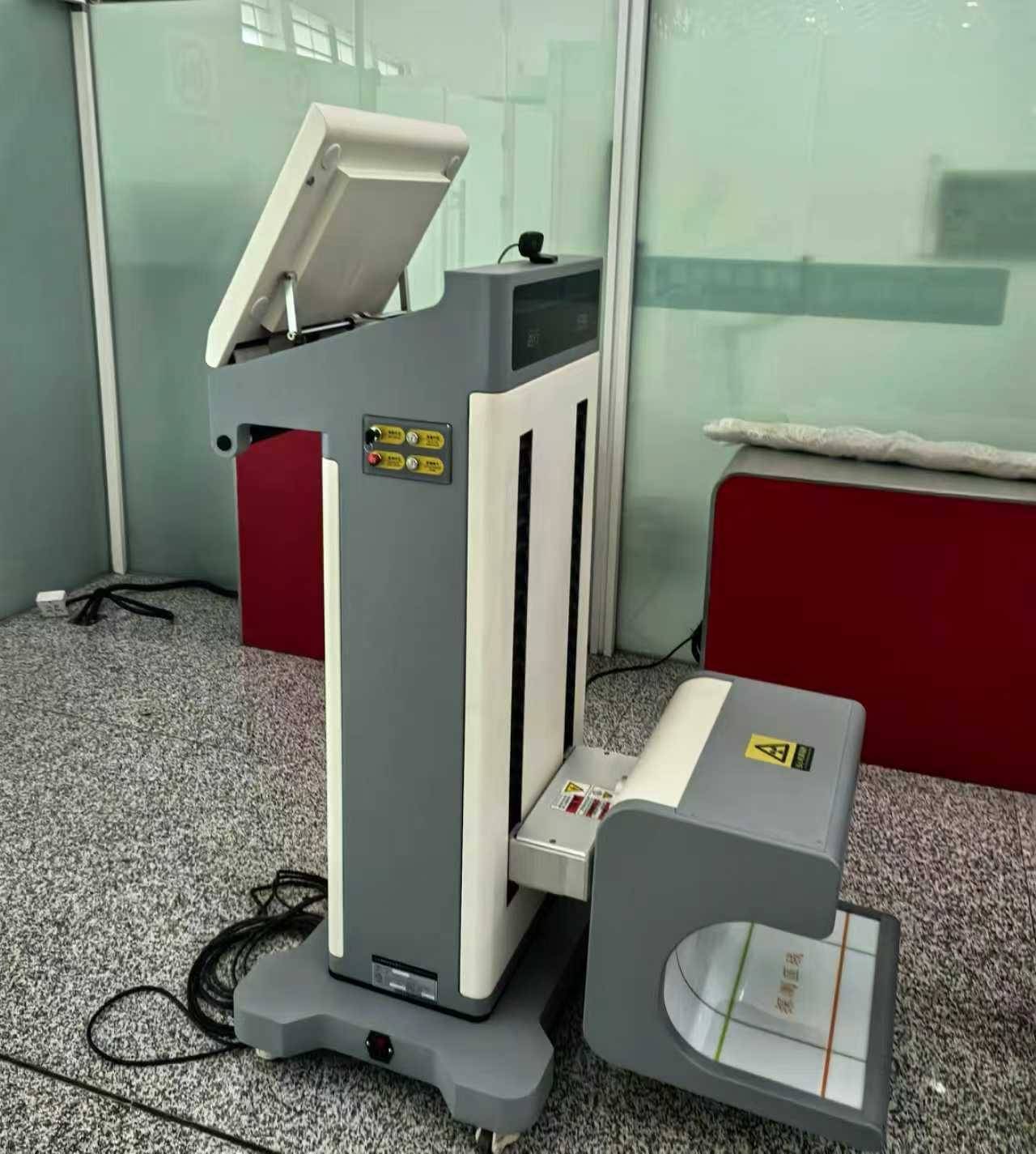 打石膏、戴假肢的旅客，在鄭州機(jī)場(chǎng)過(guò)安檢更便利了