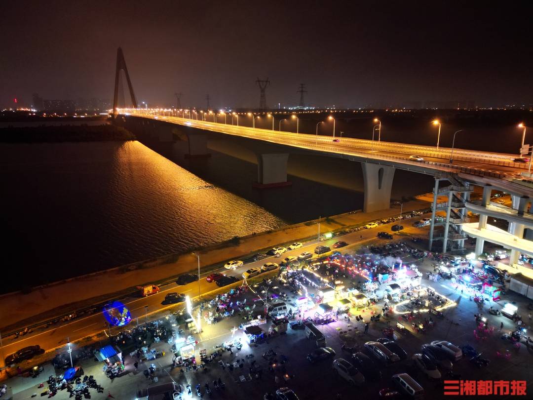 露天客廳，煙火長(zhǎng)卷：湘江“橋”下見長(zhǎng)沙真性情
