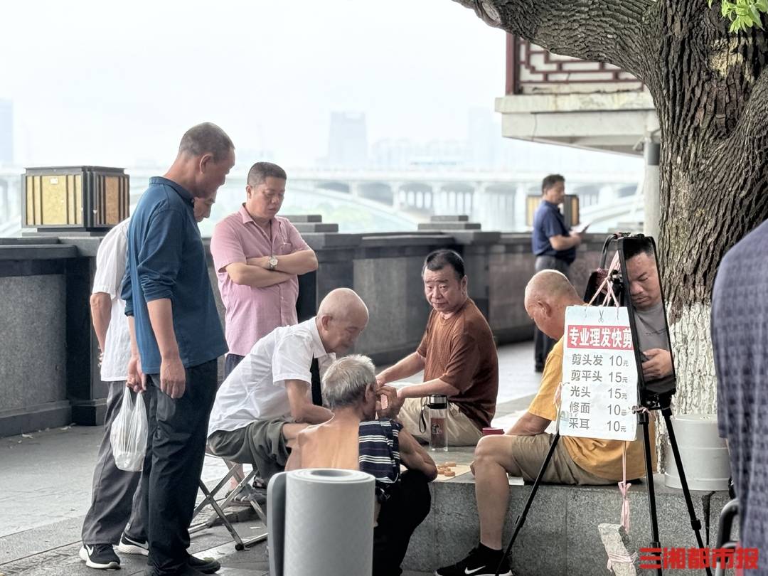 露天客廳，煙火長(zhǎng)卷：湘江“橋”下見長(zhǎng)沙真性情