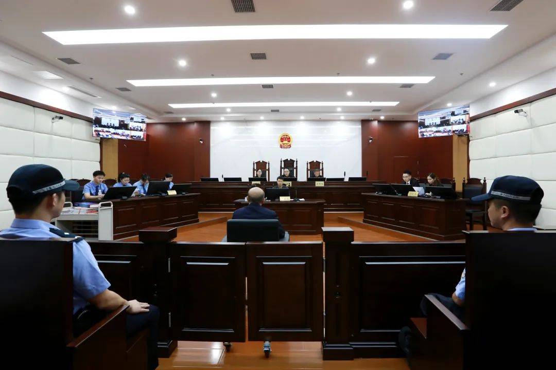 受賄近900萬(wàn)元，貴州銅仁市人大常委會(huì)原副主任楊彪受審