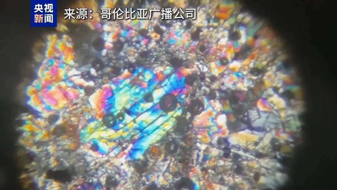一顆隕石墜落在國外民宅，內(nèi)部結(jié)構(gòu)呈現(xiàn)彩虹光澤；推測其形成于45.6億年前