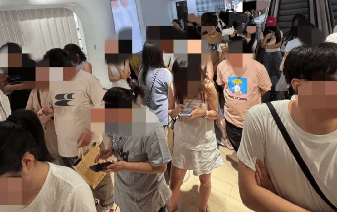 開(kāi)業(yè)第一天就閉店！人多到崩潰，排隊(duì)超8小時(shí)，品牌道歉，補(bǔ)償方案公布！