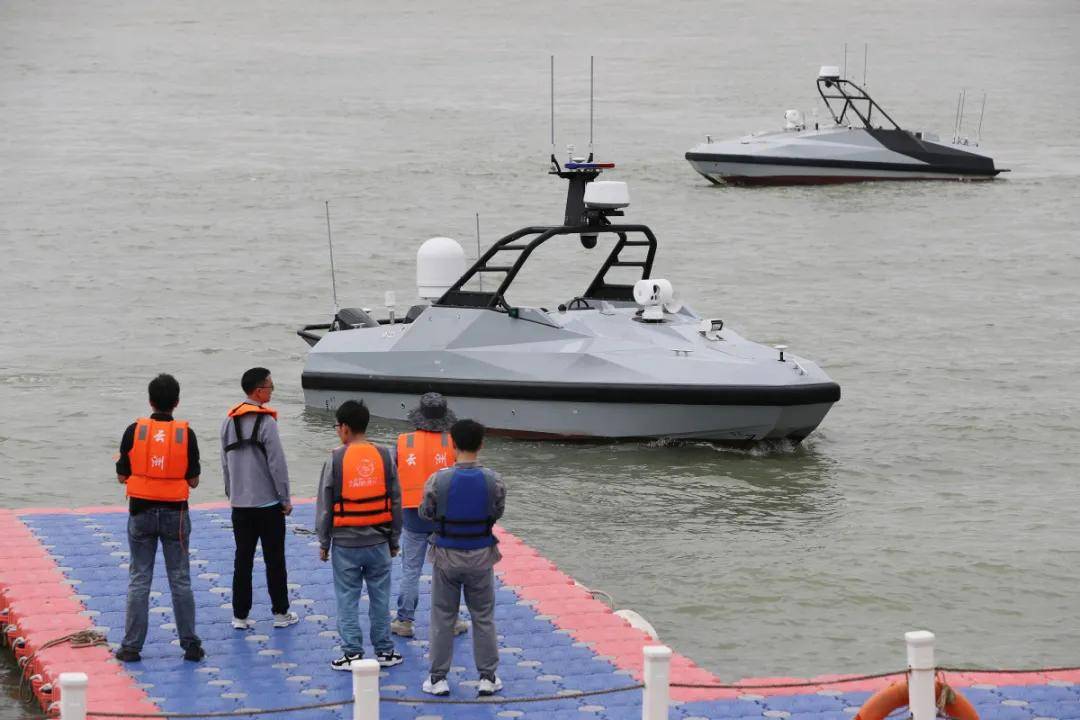 美媒爆料：055大驅(qū)“南昌”艦遭到美國無人艇跟蹤監(jiān)視！