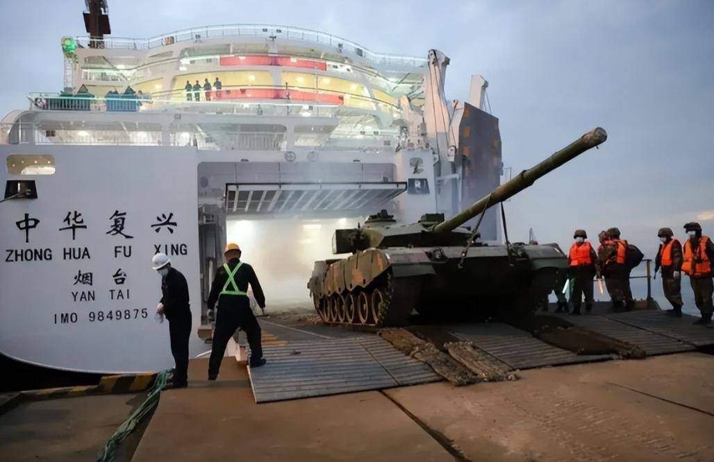 中方七艘大船齊聚東海南下！臺(tái)美如臨大敵，美軍偵察機(jī)火速出動(dòng)，五角大樓不敢怠慢