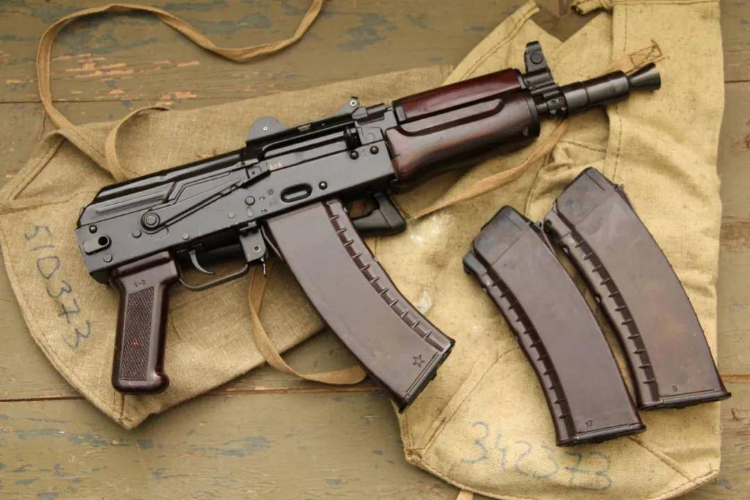 解放軍海軍裝備俄制AKS-74U，為啥不用國產(chǎn)步槍？