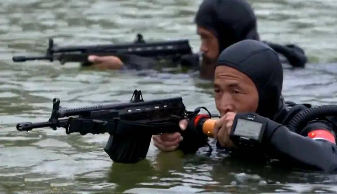 解放軍海軍裝備俄制AKS-74U，為啥不用國產(chǎn)步槍？