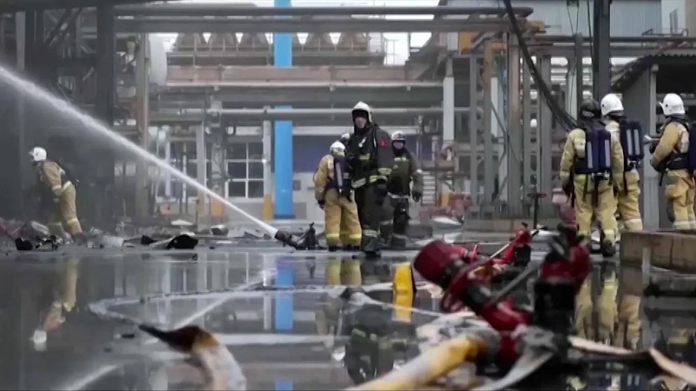 普京耐心被消耗殆盡，連炸72小時(shí)抹平油廠，阿塞拜疆還敢接招嗎？