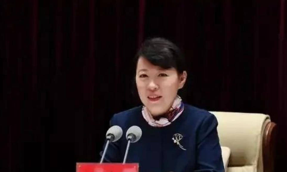 “換裝主席”王莉霞的墮落：從光鮮人設(shè)到腐敗深淵
