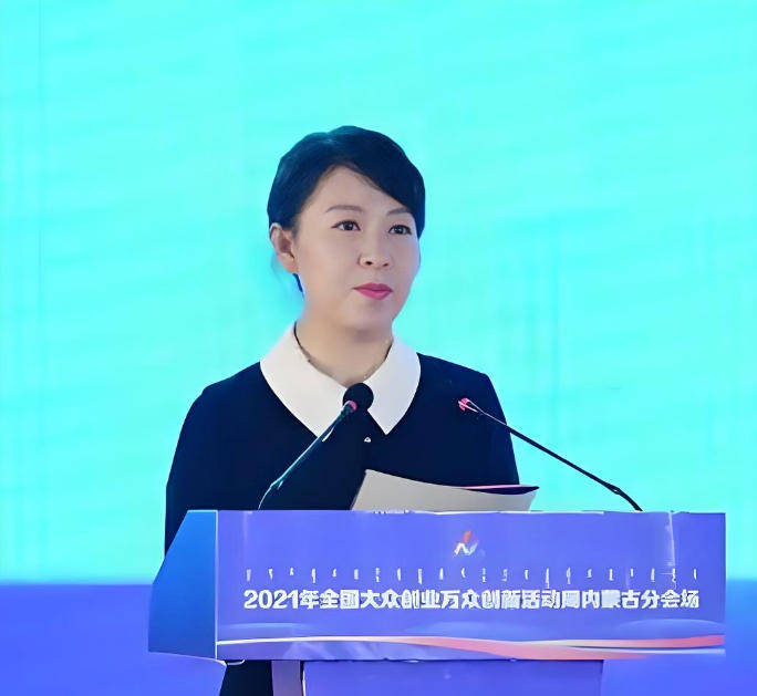 “換裝主席”王莉霞的墮落：從光鮮人設(shè)到腐敗深淵