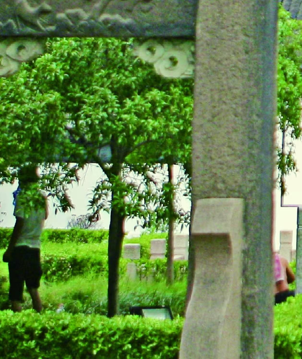 無錫地鐵回應(yīng)車內(nèi)宣傳圖含“不雅畫面”：男子手上拿著水瓶并非小便，為避免誤會將更換