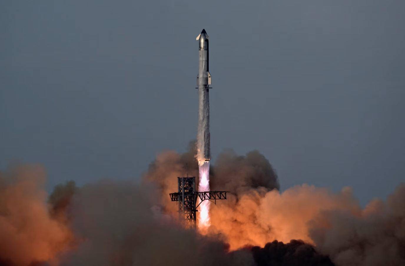 星艦第十次試飛成功：達(dá)成多項(xiàng)目標(biāo)，馬斯克祝賀
