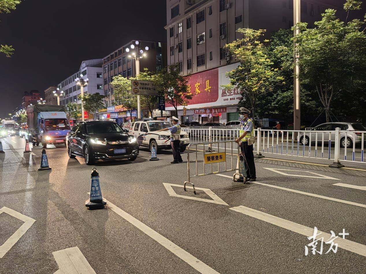 逢車必查！東莞交警嚴(yán)查交通違法行為