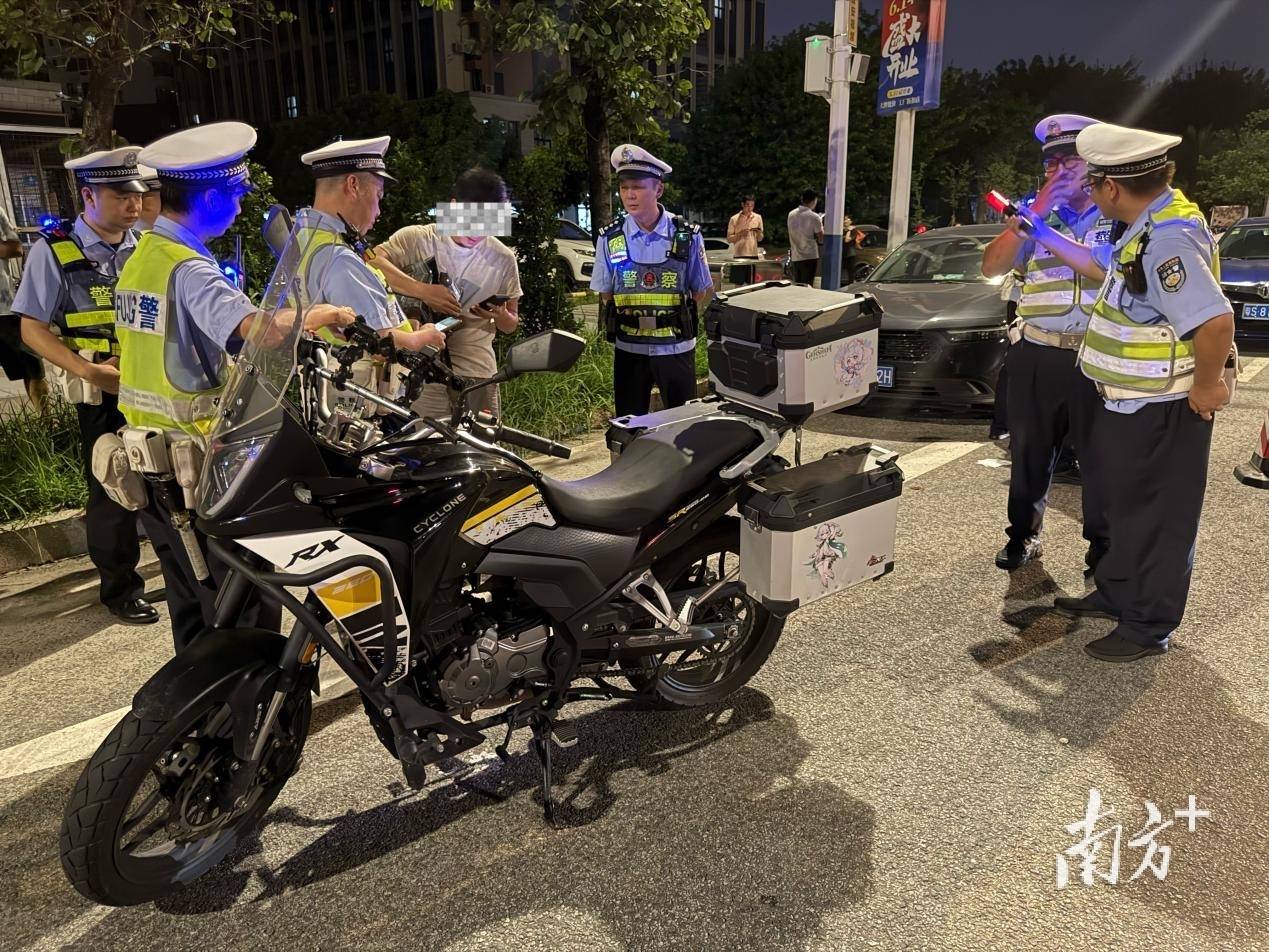 逢車必查！東莞交警嚴(yán)查交通違法行為