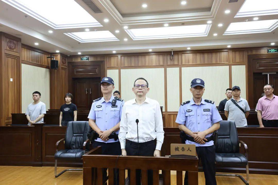 貴陽一支隊長受賄1078萬余元，為維系關(guān)系和提拔15次給同一人送錢