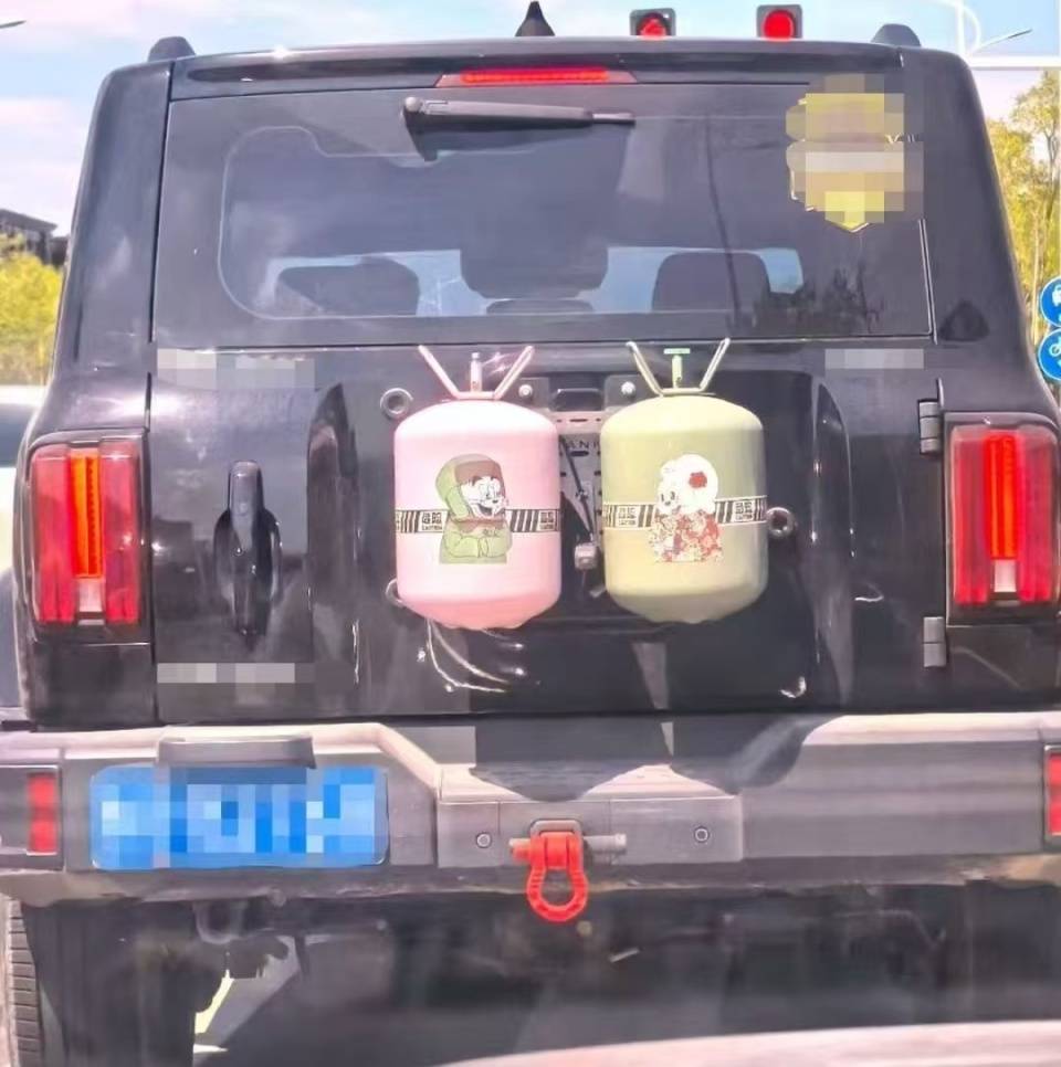 鄭州一私家車掛著卡通“液化氣罐”跑，是否違規(guī)？回應來了！