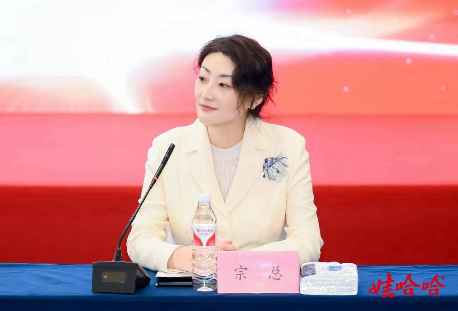商業(yè)頭條No.89 | 專訪宗馥莉：做一個(gè)“追趕者”，不急于證明自己