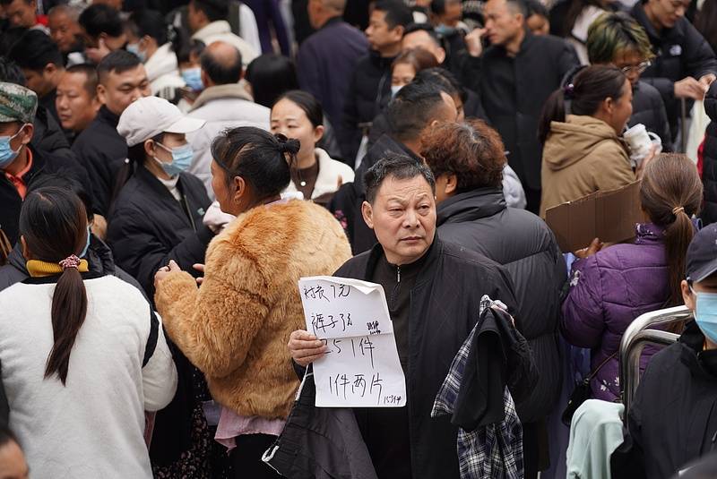 怕被員工舉報(bào)，義烏一老板關(guān)停15年工廠