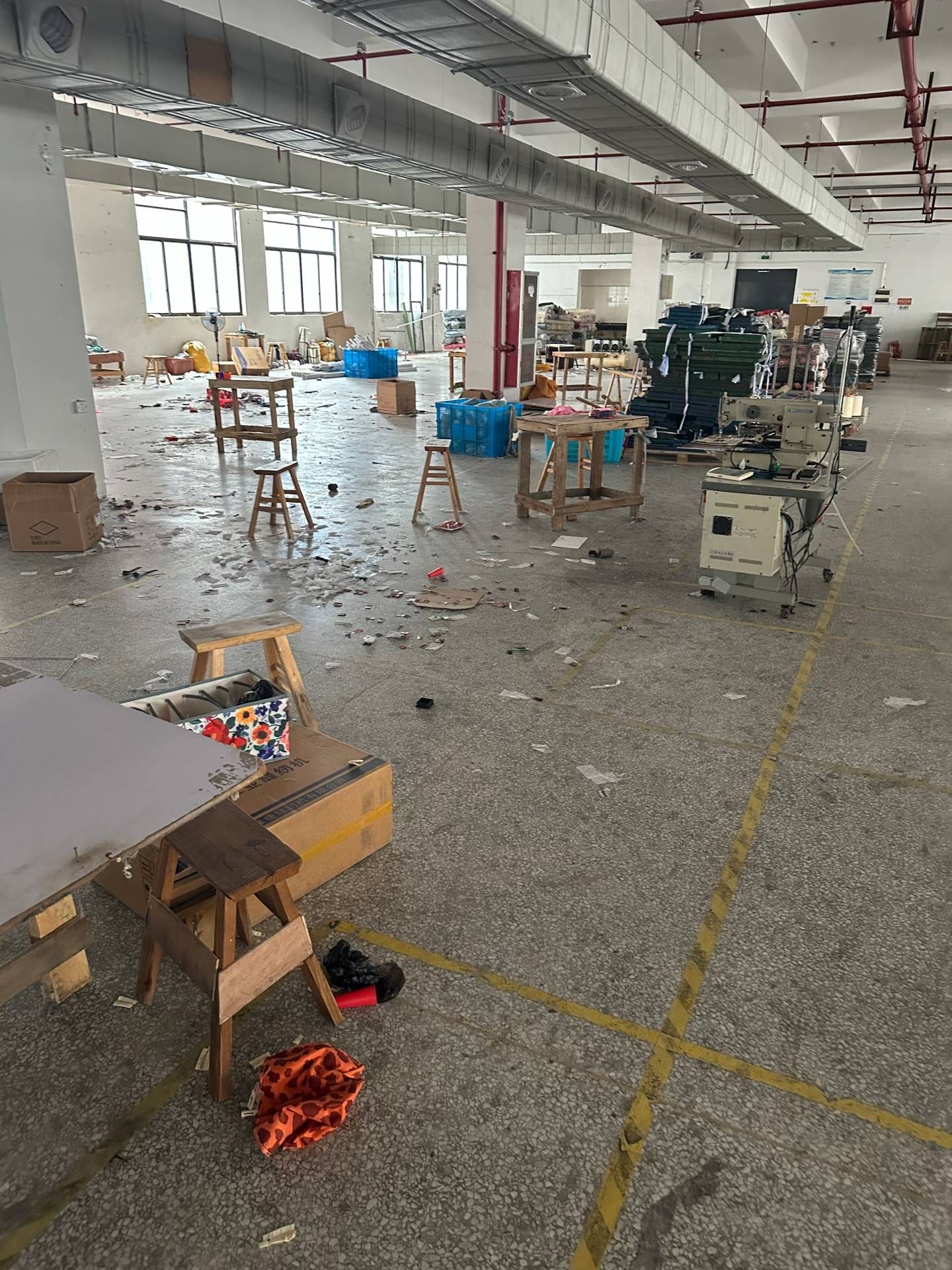怕被員工舉報(bào)，義烏一老板關(guān)停15年工廠