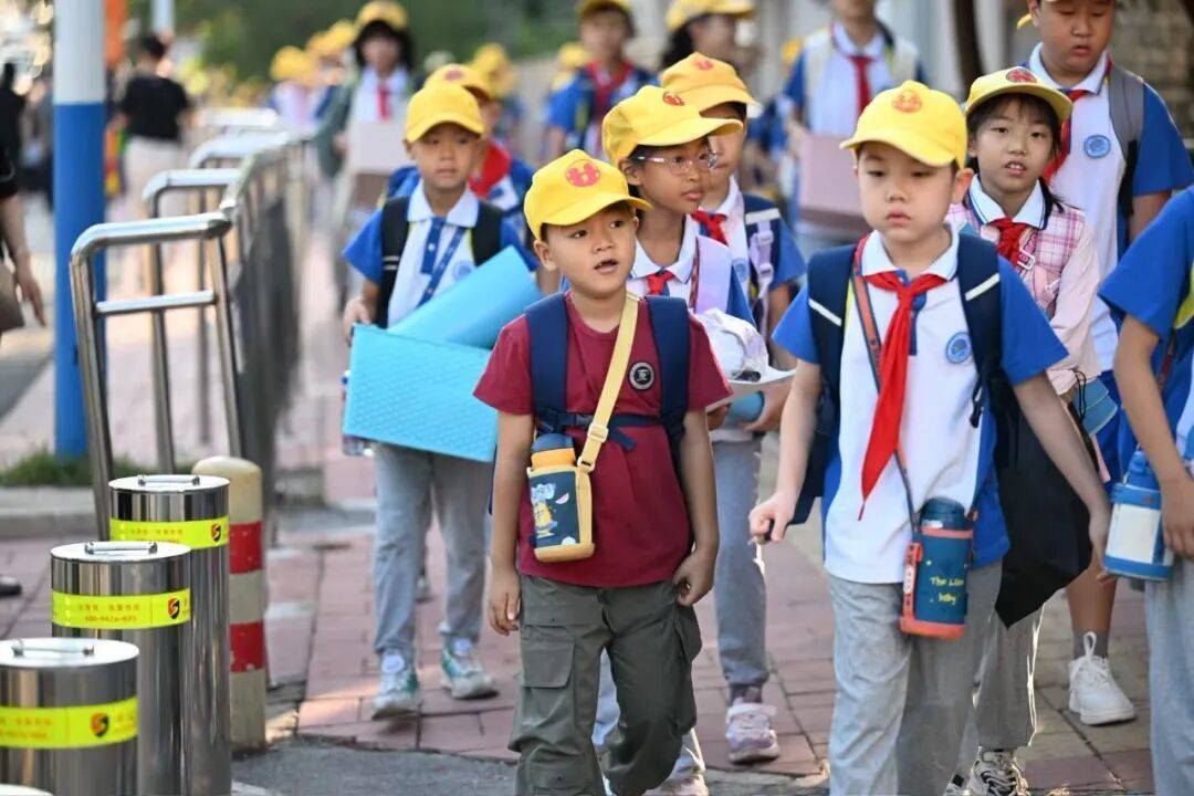 山東一小學(xué)新生報(bào)到名字驚艷眾人！扶蘇、知潼、邕熙……網(wǎng)友：古風(fēng)氣息十足，“子涵”時(shí)代過去了？