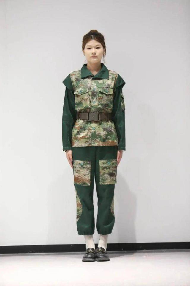 淄博這所高校一夜爆火！272萬(wàn)人選“最顯眼”新生軍訓(xùn)服，定版了！