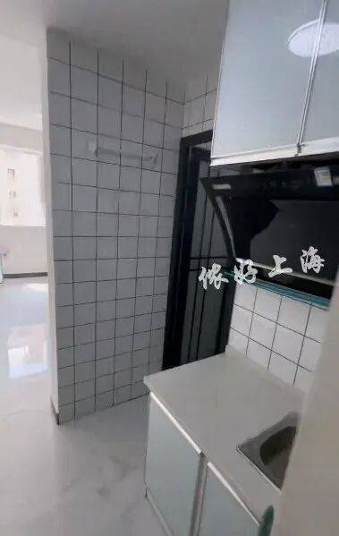 上海一房東崩潰！"00后"情侶租客失聯(lián)，打開房門直呼"辣眼睛"…