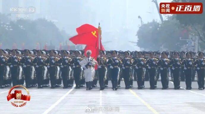 殲20S、DF61導(dǎo)彈，震撼亮相！三支兵種首次亮相天安門(mén)廣場(chǎng)，空中梯隊(duì)?wèi)?zhàn)機(jī)起飛