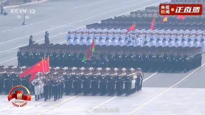 殲20S、DF61導(dǎo)彈，震撼亮相！三支兵種首次亮相天安門(mén)廣場(chǎng)，空中梯隊(duì)?wèi)?zhàn)機(jī)起飛