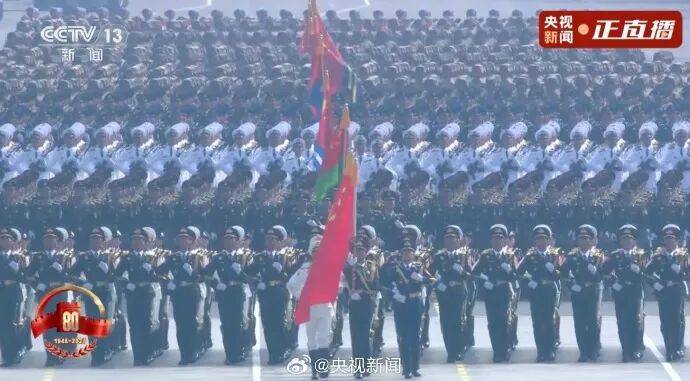 殲20S、DF61導(dǎo)彈，震撼亮相！三支兵種首次亮相天安門(mén)廣場(chǎng)，空中梯隊(duì)?wèi)?zhàn)機(jī)起飛